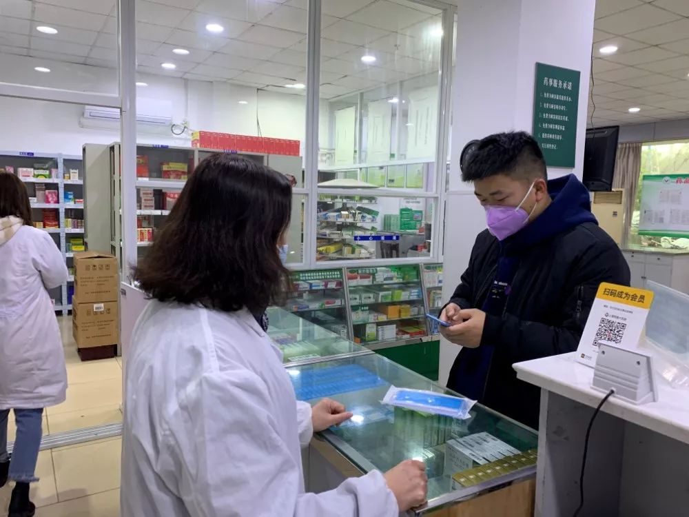 金山春節(jié)防疫物資保障 多家藥店持續(xù)供應(yīng)口罩，母嬰用品銷售同步進(jìn)行